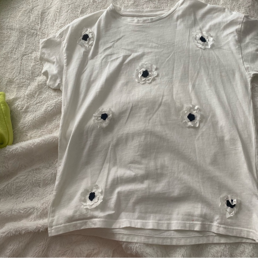 Beautiful white shirt with flowers. Size 152cm, brand Reserved.